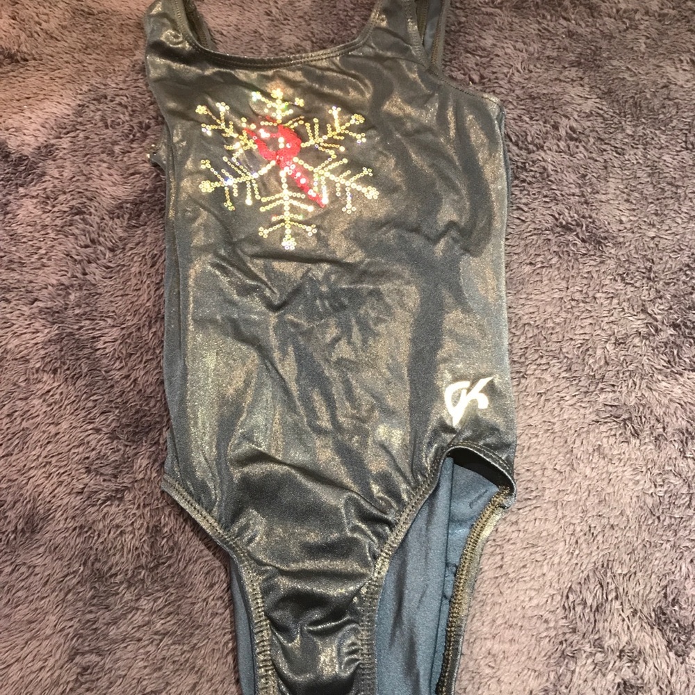 GK Leo adult medium in size